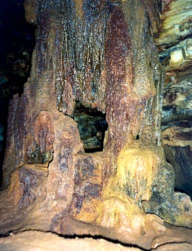 Leopard Skull Cave red formation1[JVolk]